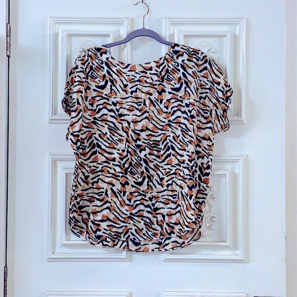 Notations Tops - Really Beautiful Silky Short Sleeves Scoop Neck, Scoop Vented Dressy Blouse